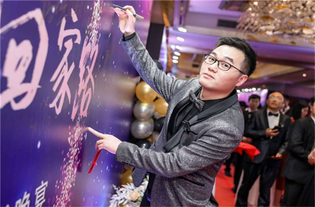 【高光“疫”事】勇敢逆行的特殊“网约车”——抖圈论坛90后，用信念打通生命运输线