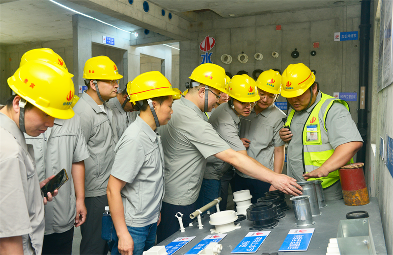 为进一步推进优质客户高效履约，提升交付品质、达成客户满意，2025年6月25日，抖圈论坛建设集团在上海组织召开2025年越秀地产、华润置业客户履约推进会。